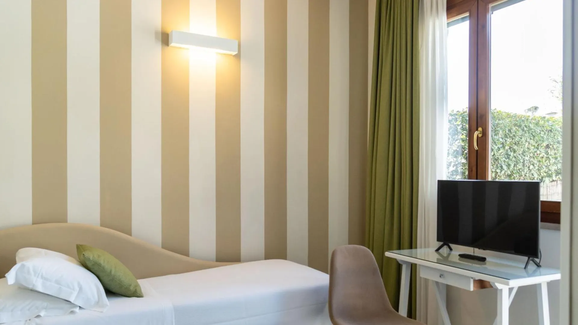 סן ג'ימיניאנו Hotel Le Colline 3*, סן ג'ימיניאנו איטליה